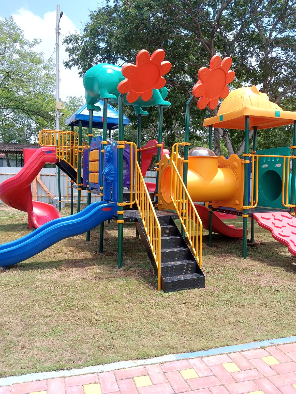 SCHOOL TABLES, CHAIRS, SLIDES, SWINGS, MERRY GO ROUND, TRAMPOLINE INSTALLATION SERVICE ONLY - Read TnC